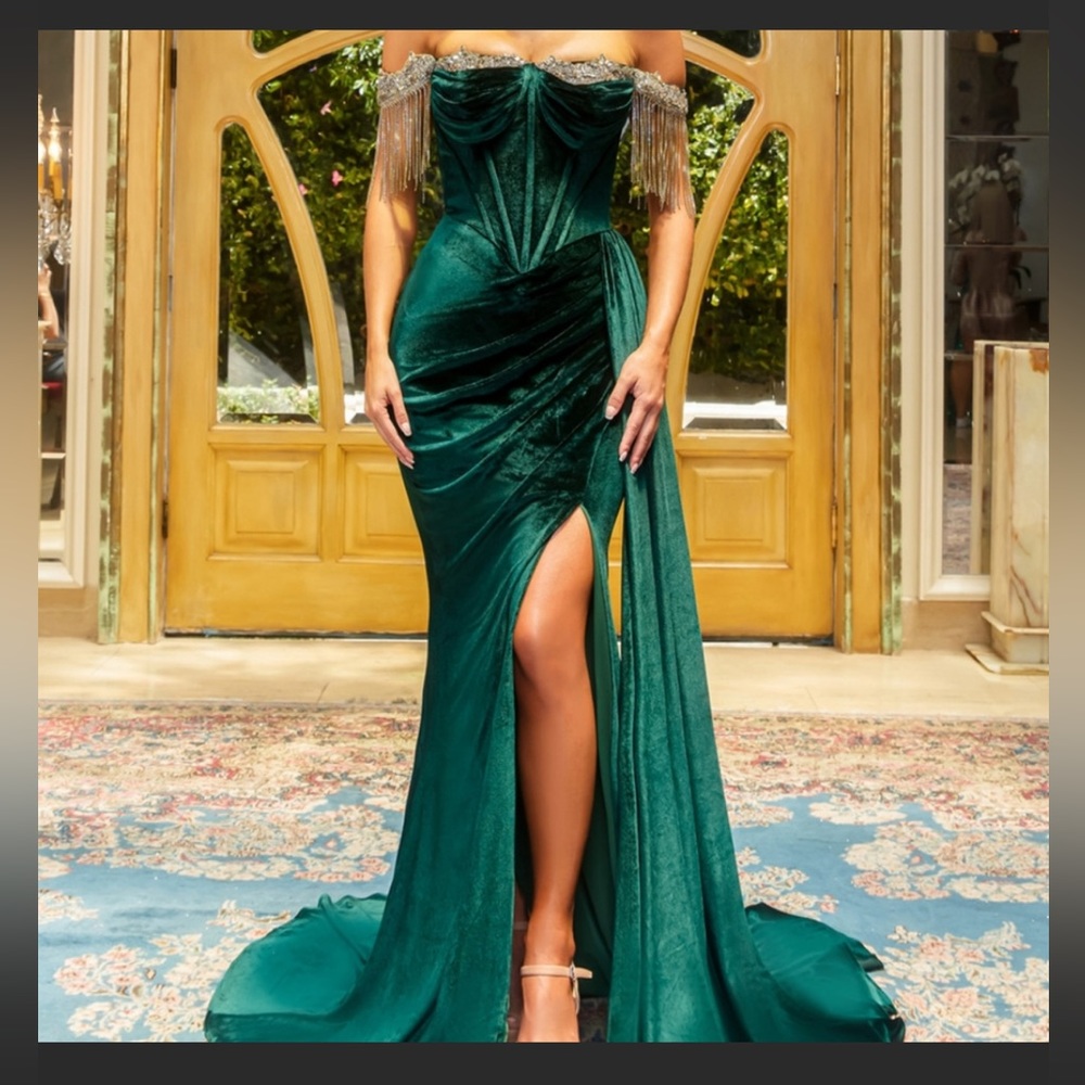 Portia and Scarlett emerald green suede crystal evening gown size M/8 prom dress